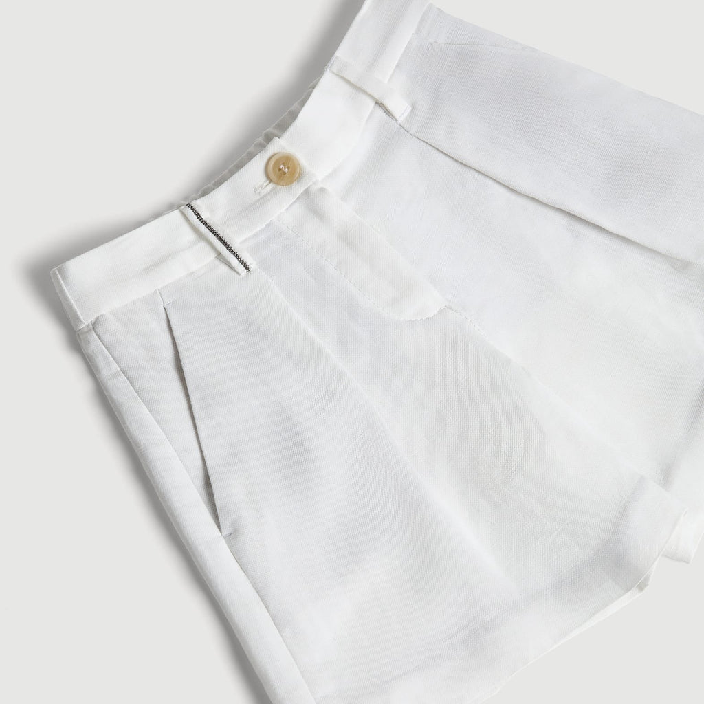Children's white shorts with an elastic waistband